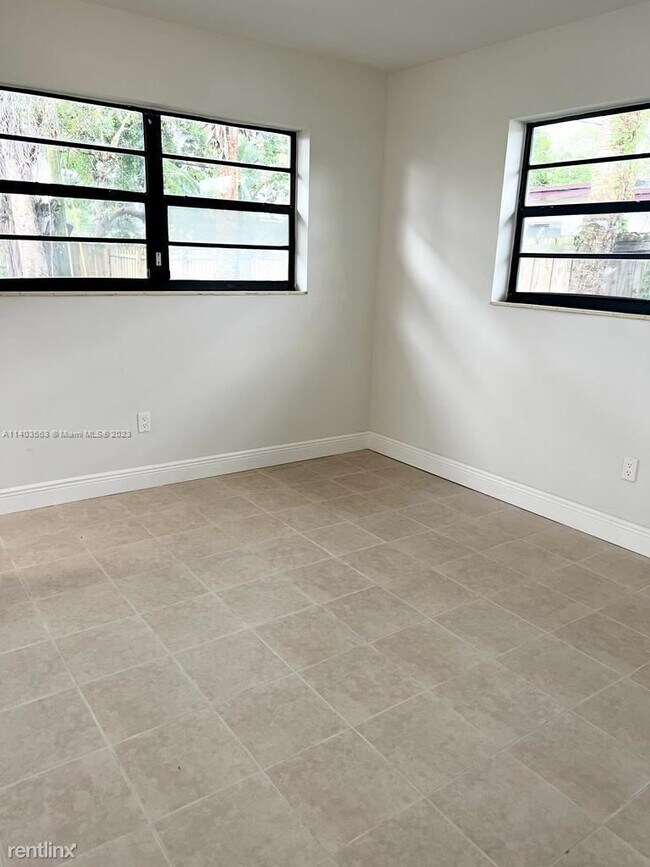 Building Photo - 4 br, 2 bath House - 430 SW 31st Ave