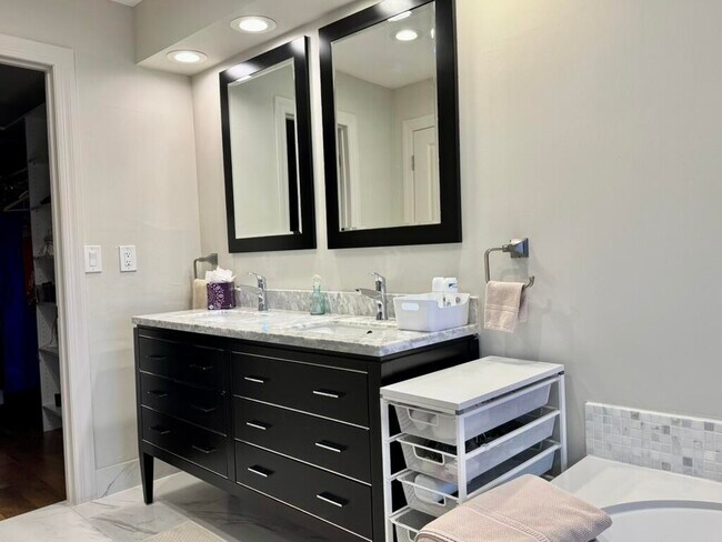 Building Photo - 10577 Santa Laguna Dr