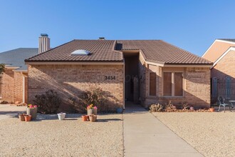 Building Photo - 3454 Gladstone Ln