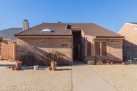 Building Photo - 3454 Gladstone Ln