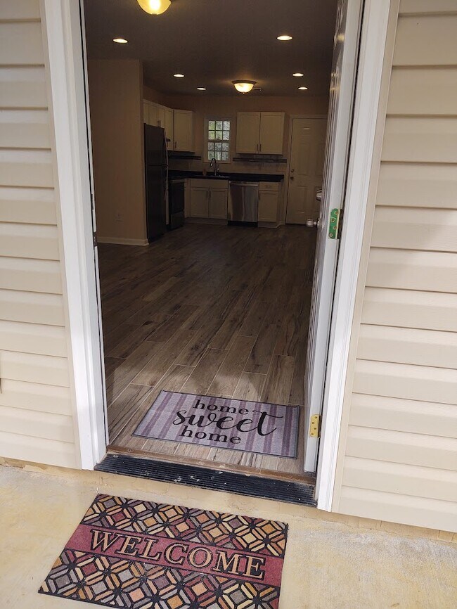 Entrance to apartment - 230 E Meadowlake Pky
