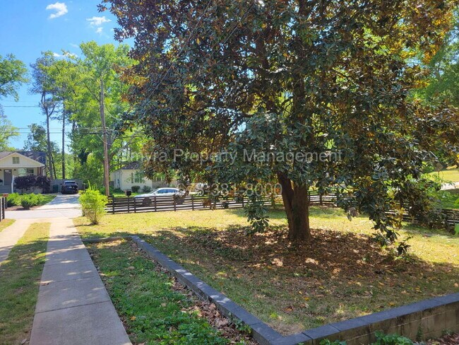 Building Photo - Luxurious 4 bedroom house in Atlanta!