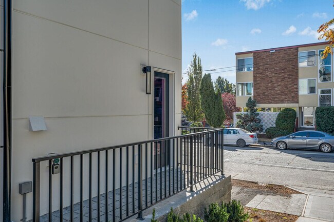 Building Photo - 4205 Evanston Ave N