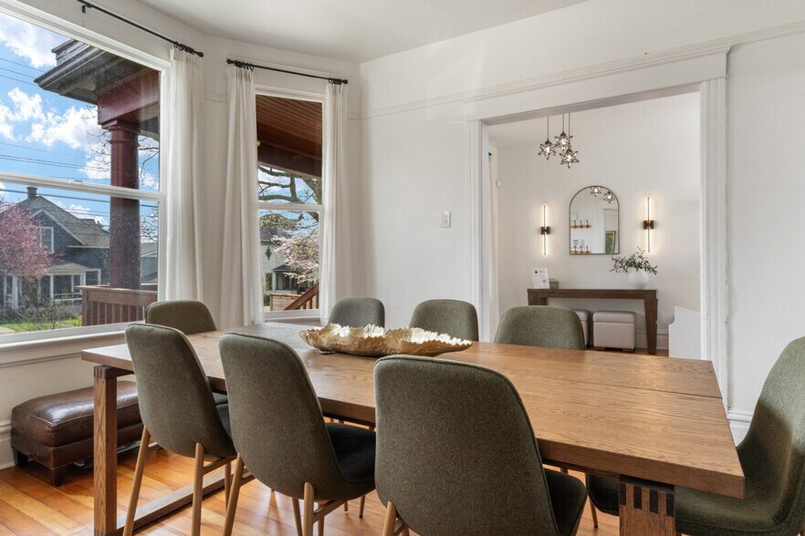 Building Photo - 1914 E Jefferson St