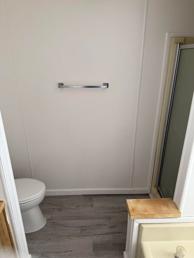 Building Photo - 3 bedroom 2 bath home in quiet neighborhood