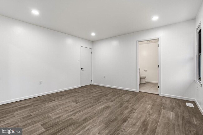 Building Photo - 2146 Woodford Rd