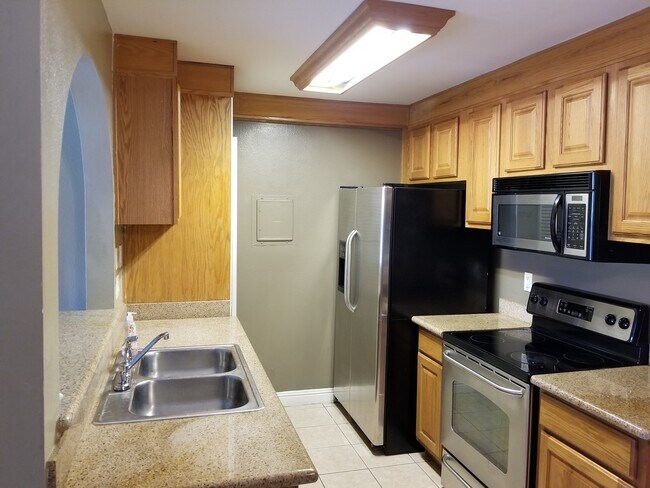 Building Photo - *FREE RENT THRU 6-30-26**HCVP considered*DOWNSTAIRS 1BD 1BA CONDO!
