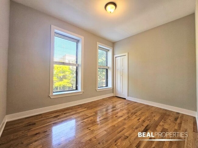 Building Photo - 3 bedroom in CHICAGO IL 60657