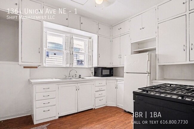 Building Photo - 1364 Union Ave NE