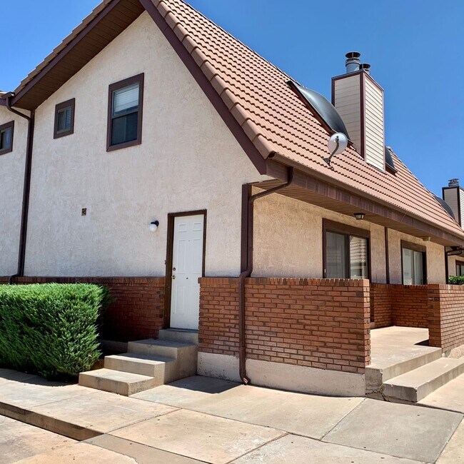 Primary Photo - Pet Friendly Sunny Dale Townhome
