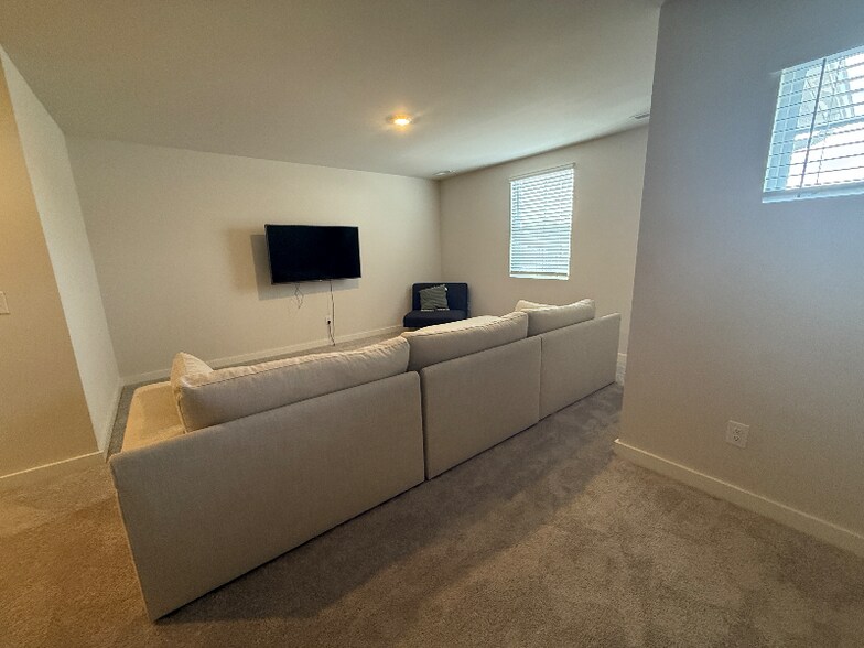 Building Photo - 845 Nightingale Ave