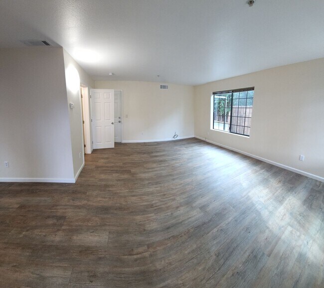 Building Photo - LOCATION-CLOSE PROXIMITY TO POLY CAMPUS