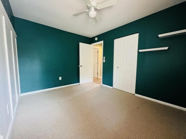 Building Photo - 1002 Timber Creek Dr