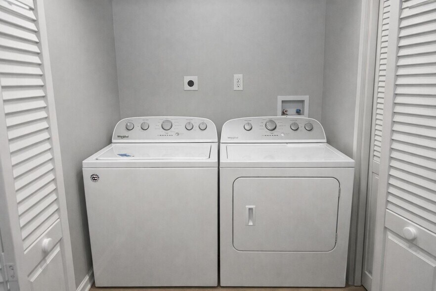 Building Photo - 624 G St SW