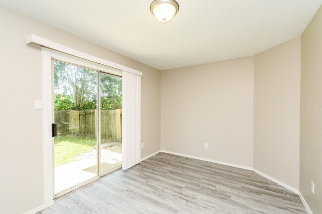Building Photo - 8826 Pecan Pl Dr