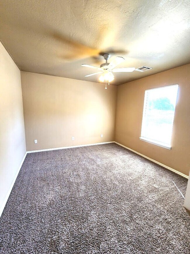 Building Photo - 13707 Oxford Dr