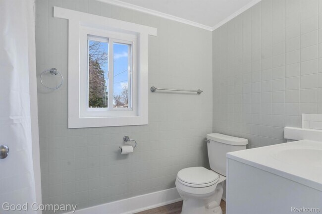 Building Photo - 47181 Pinecrest Dr