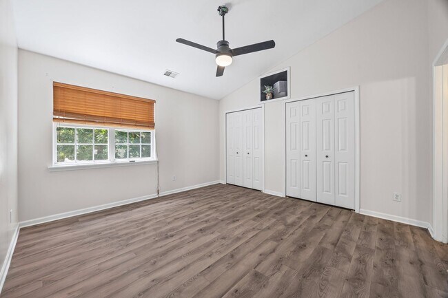 Building Photo - Great 2 bdrm Townhome in Steele Creek area...