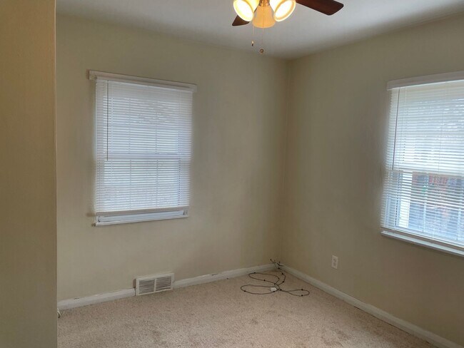 Building Photo - House for Rent in Southwest City