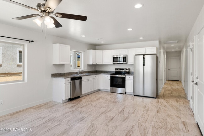 Building Photo - 6201 N Reata Dr