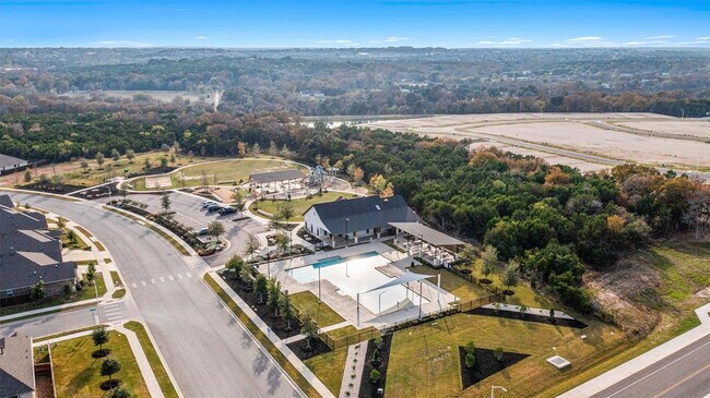 Building Photo - 2328 Lucky Ln