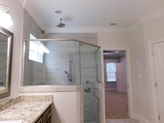 Building Photo - Grove Point Beauty