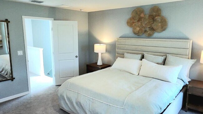 Building Photo - 1602 Fan Palm Dr