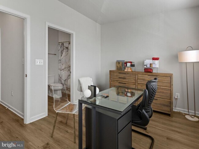 Building Photo - 4810 Vista Glen Ln