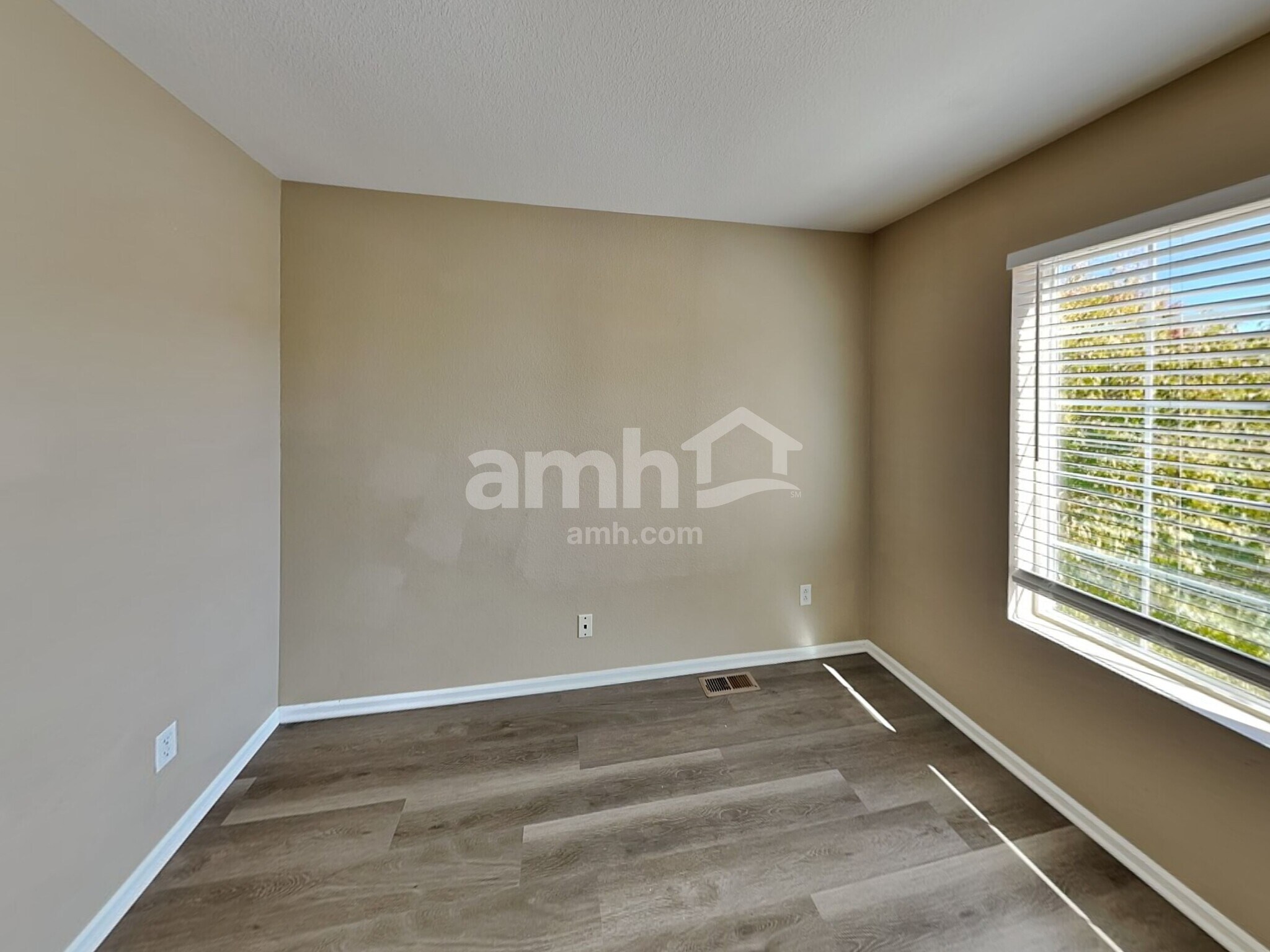 Building Photo - 5567 N Gibraltar St