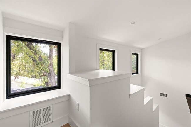 Building Photo - 2707 Stacy Ln