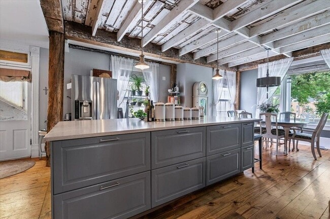 Building Photo - 123 1/2 Stone Street Unit