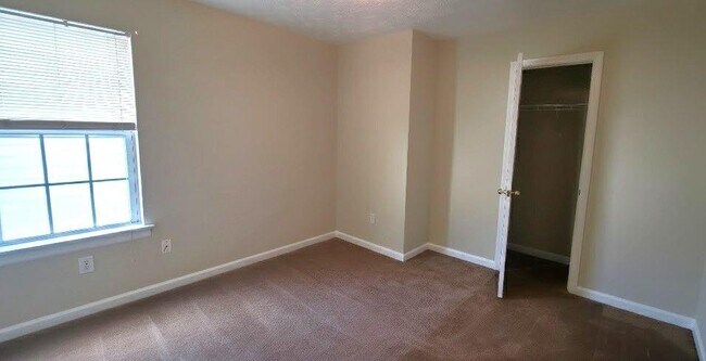 Building Photo - 4915 Lakebrooke Run