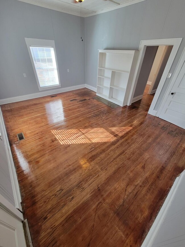 Building Photo - 2 Bedroom/1Bath Home Located  in Burlington, NC! APPLY NOW