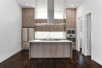 Building Photo - 5857 E Post Oak Ln