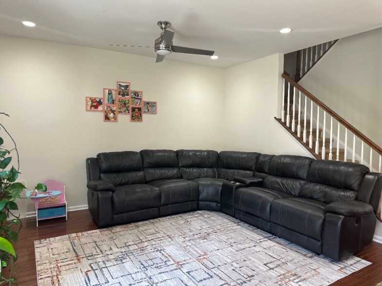 Building Photo - 72 Andrews Way