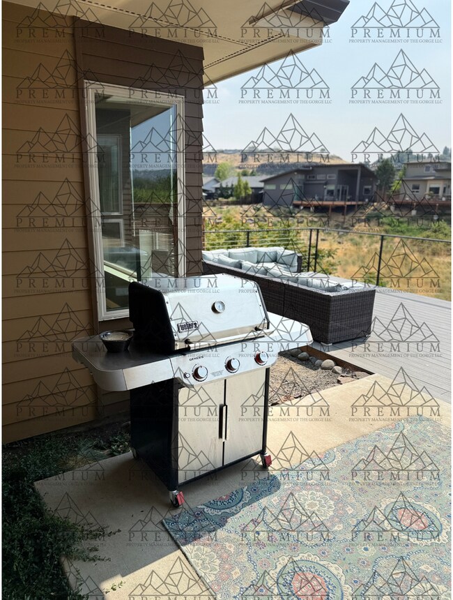 Building Photo - 3 BED 2 BATH FULLY FURNISHED HOME!!!