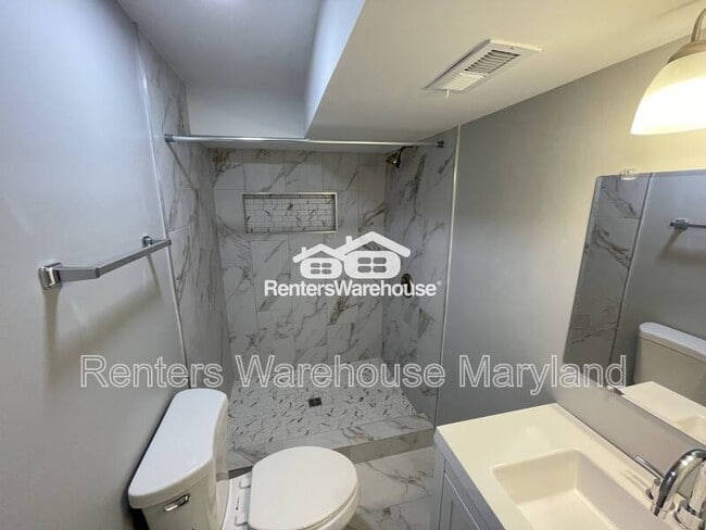 Building Photo - 921 N Patterson Park Ave