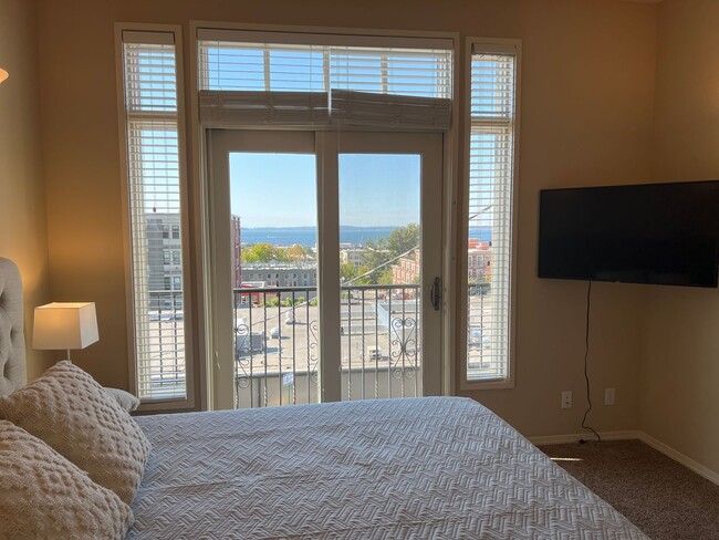 Building Photo - 2 Bed / 2 Bath Bay-View Condo for Rent in ...