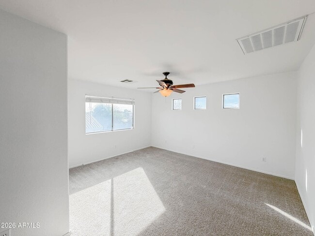 Building Photo - 1009 E Iris Dr