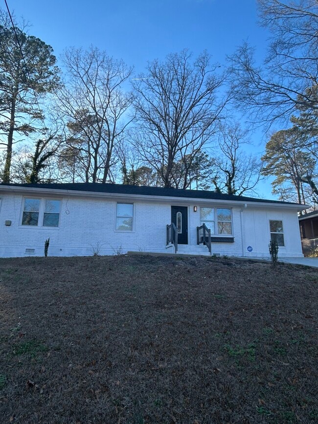 Building Photo - 2899 Gresham Rd SE