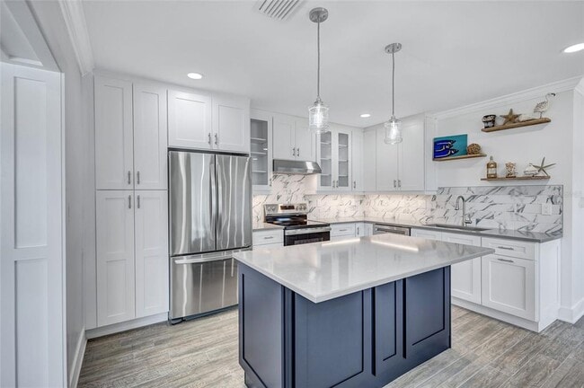 Building Photo - 4321 Sunrise Dr S