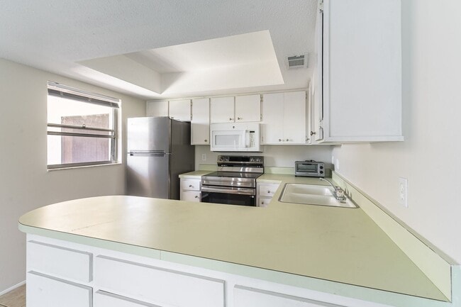 Building Photo - **25% OFF FIRST MONTHS RENT IF YOU OCCUPY ...