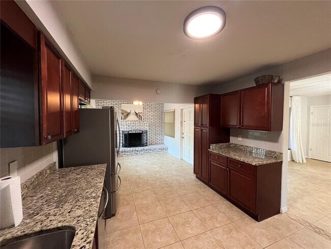 Building Photo - 422 Crosswinds Dr