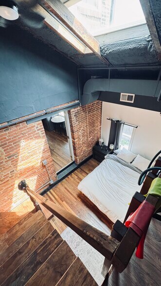 Primary Photo - 1419 Bank St