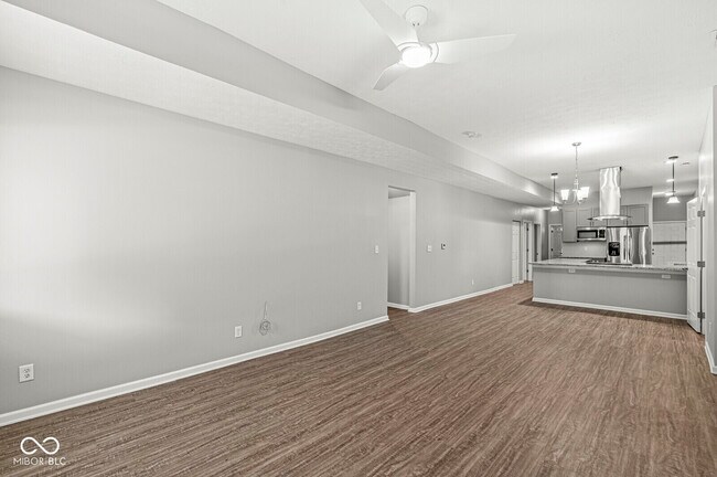 Building Photo - 2345 N Kenwood Ave