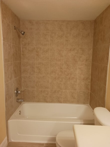 Building Photo - 4518 Commander Dr