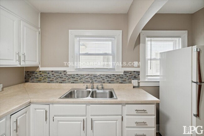 Building Photo - 2030 Wyndhurst Rd