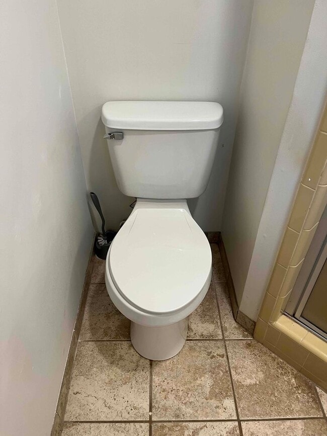 Building Photo - Caroline St. - 3BR / 2BA