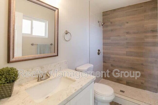 Building Photo - 888 Narwhal St