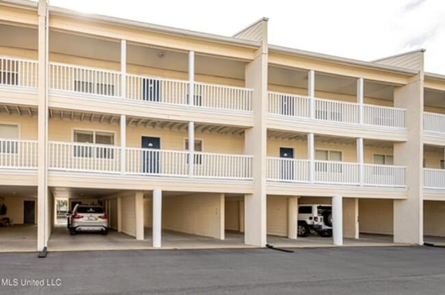 Building Photo - Waterfront Fully Furnished Condo!